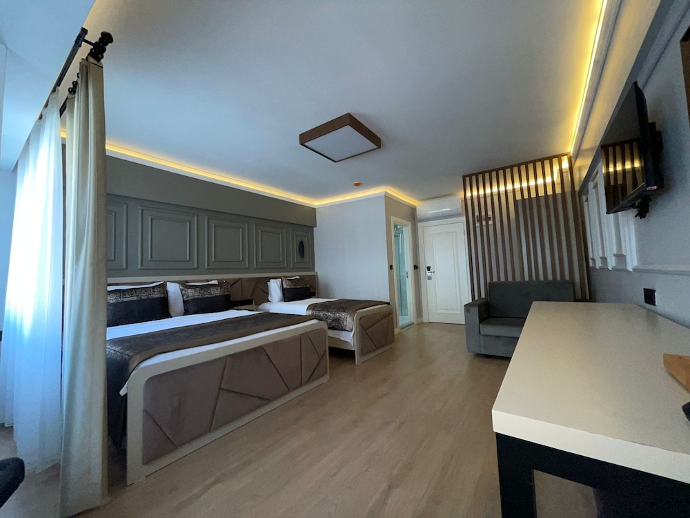 Superior Triple Room photo 3