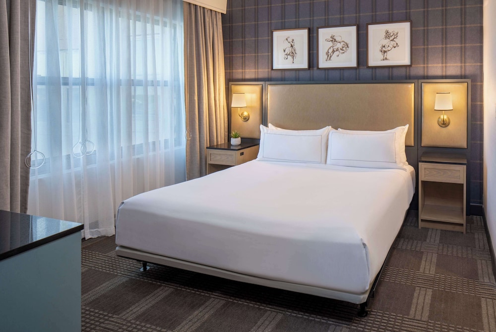 Suite, 1 Queen Bed, Bathtub (Mobility & Hearing, Bathtub) - Photo 6