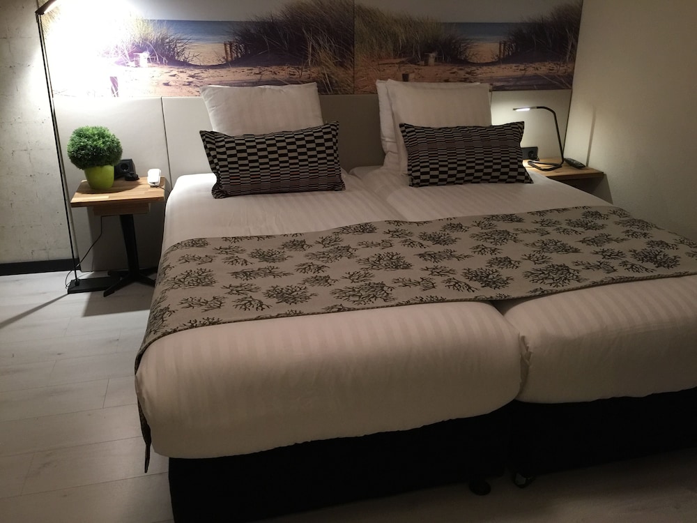 Standard Room, 1 Double or 2 Twin Beds photo 2