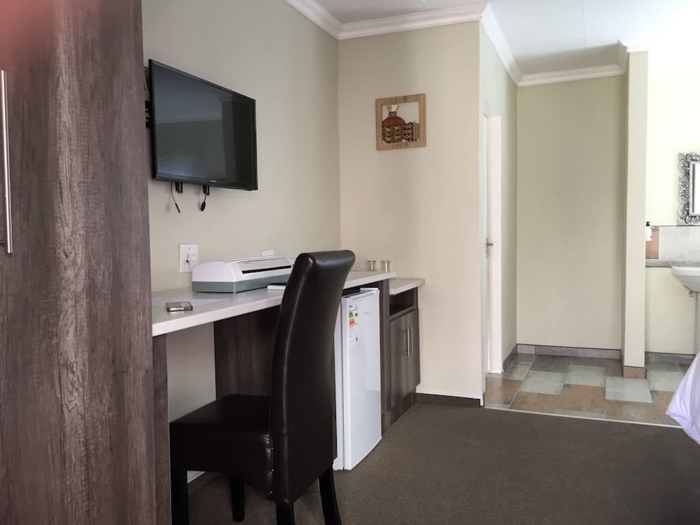 Deluxe Double Or Twin Room photo 3