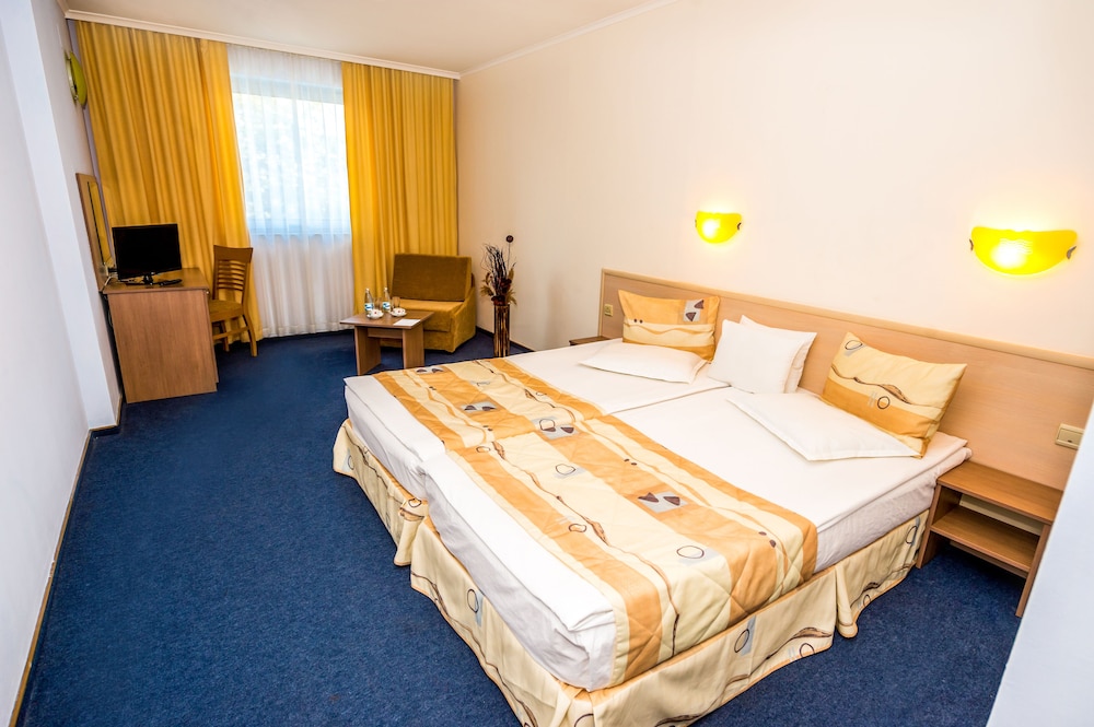 Standard Double or Twin Room photo 2