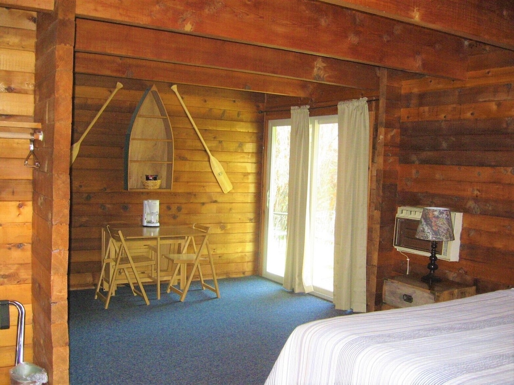 Standard Room, 1 Queen Bed, River View