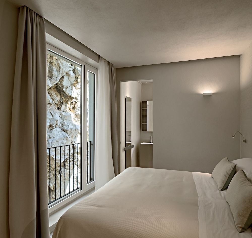 Family Suite, Annex Building (Rock, 50 meters away) photo 3