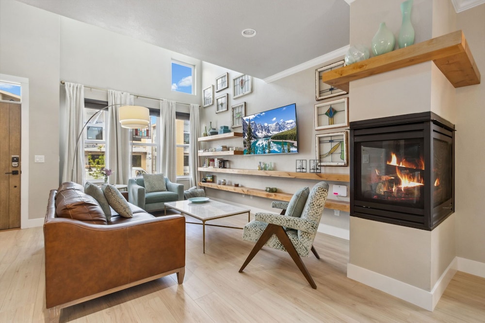House, Multiple Beds, Patio, Mountain View (381 Osiander Street) photo 1