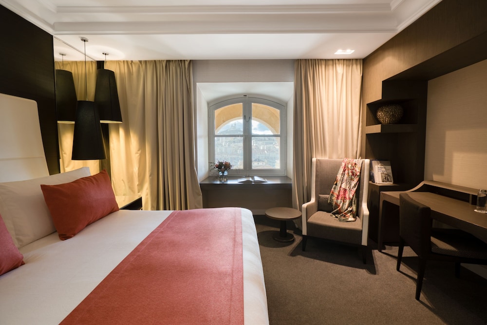 Classic Room, 1 King Bed (La Bonne Mere View) - Photo 4