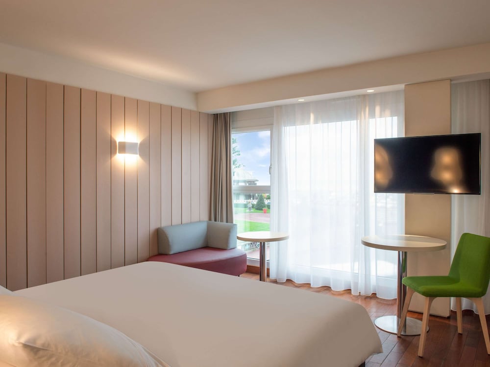 Standard Room, 1 King Bed, Sea View