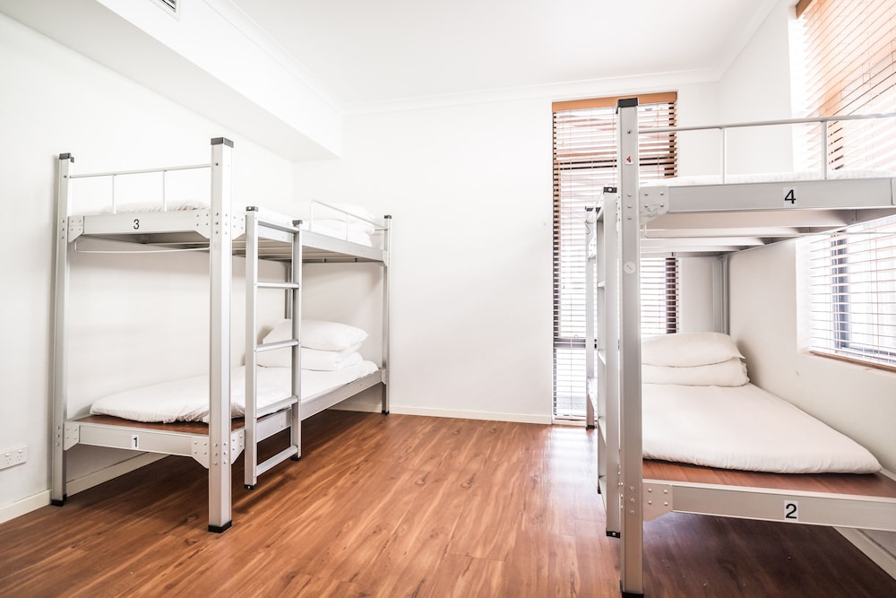 4 Bed Mixed Dorm photo 2
