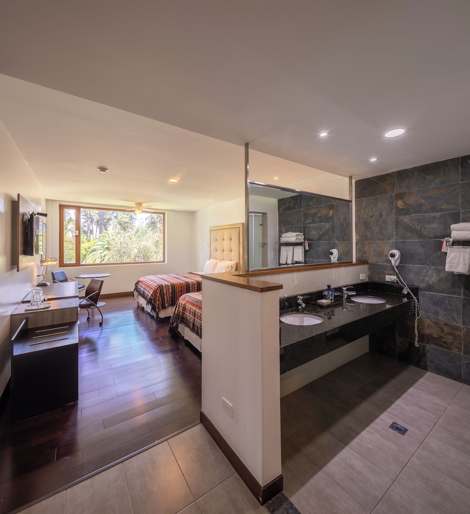 Superior Room, 2 double beds, garden or patio view photo 3