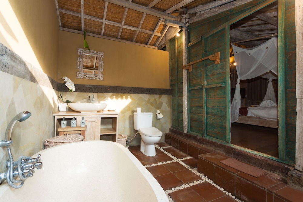 Wooden Joglo Villa photo 3
