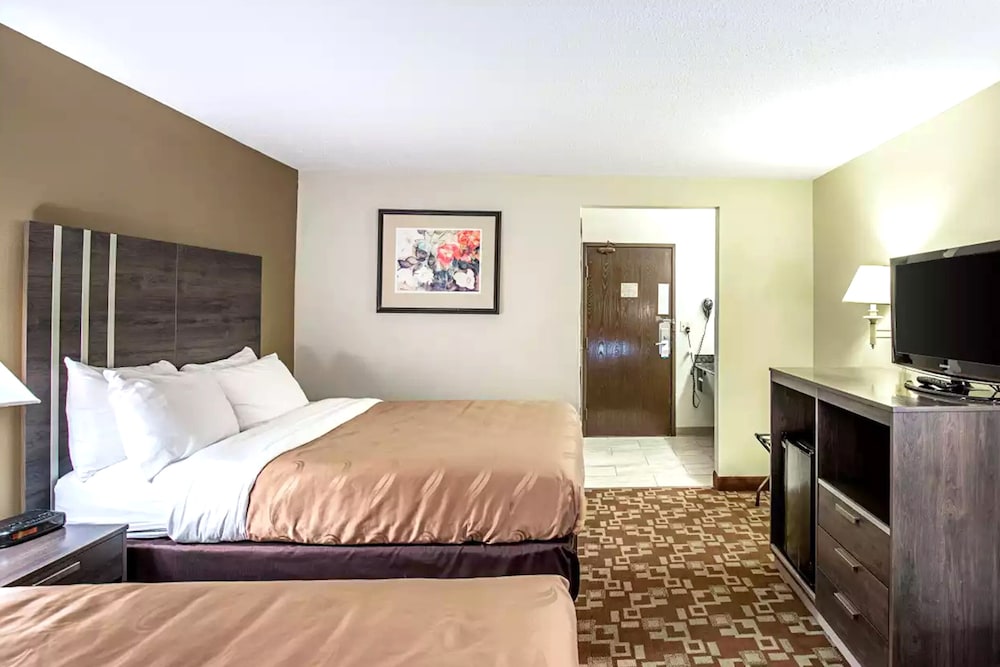 Standard Room, 2 Queen Beds, Non Smoking - Photo 1