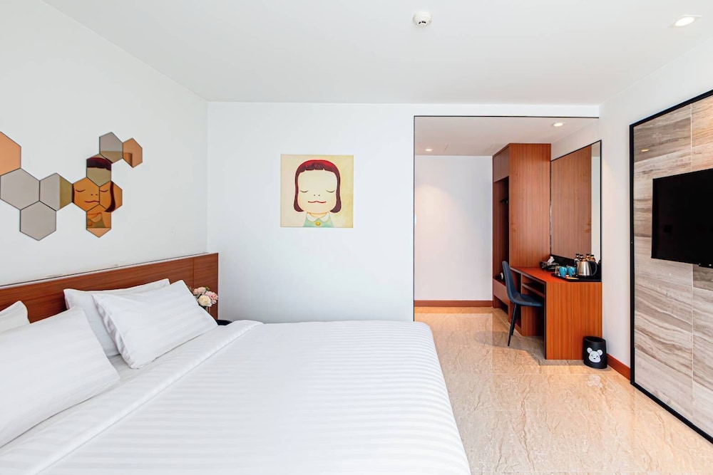 Standard Room, 1 King Bed photo 3