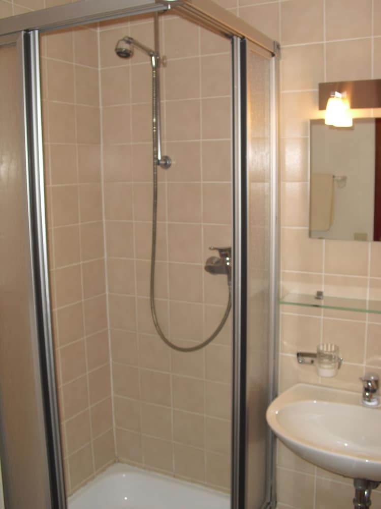Single Room (2) photo 3