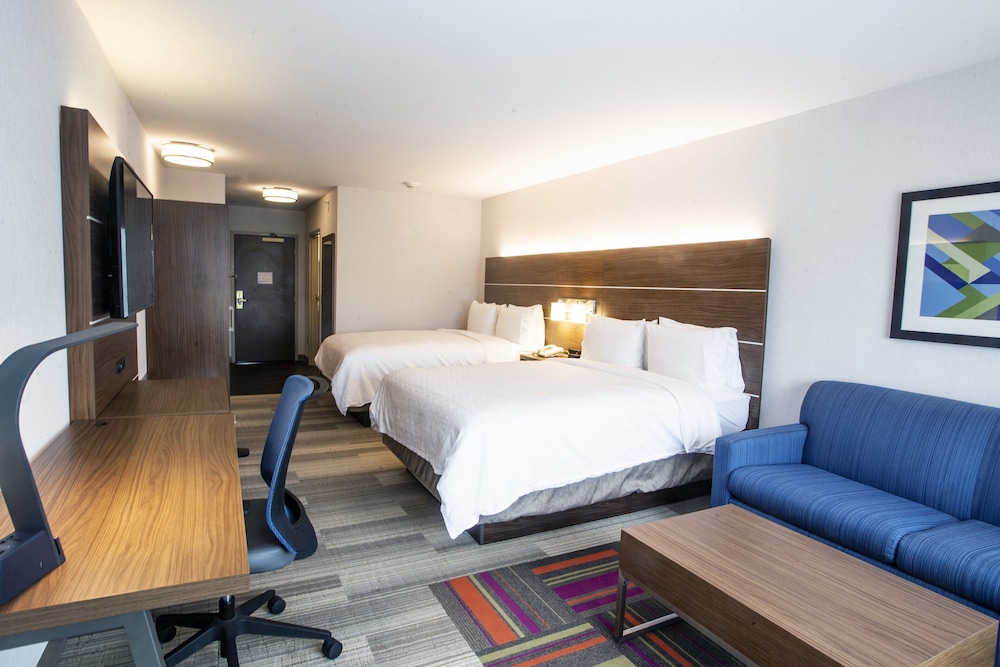 Suite, Multiple Beds - Photo 3