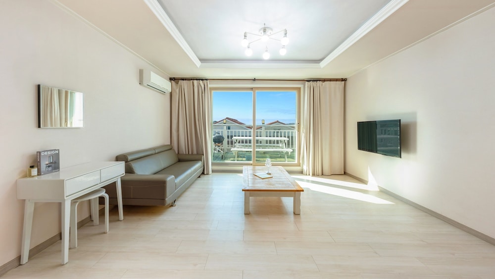 Basic Room, 1 Bedroom (Milk Khaki (Ocean View/two-bed))