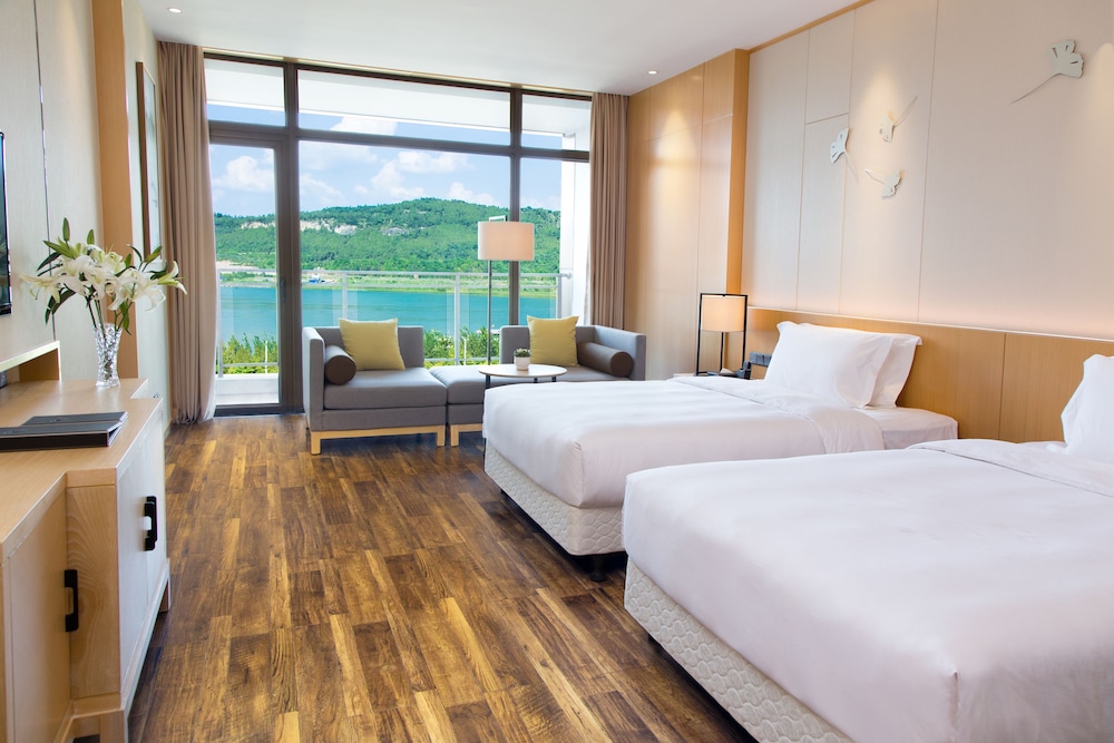Executive Room with King Bed photo 2