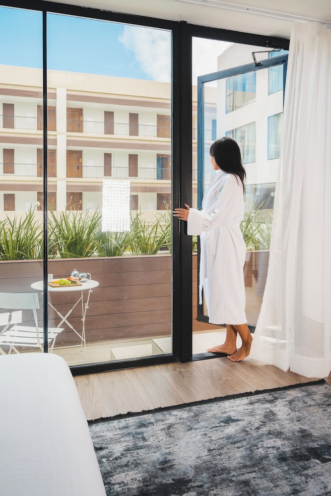 Junior Suite, Balcony, Pool View
