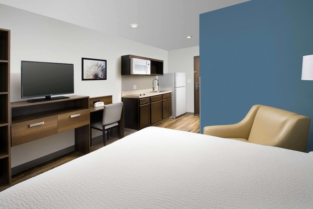 Room, 1 Queen Bed, Accessible, Non Smoking (Roll-in Shower)