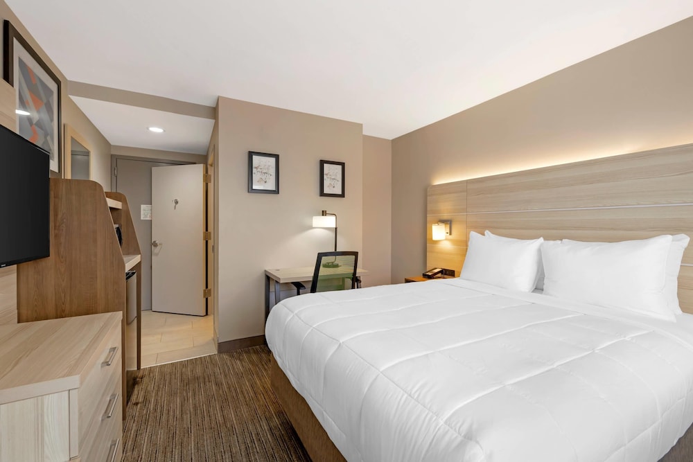 Room, 1 Queen Bed, Accessible Bathtub, Non Smoking - Photo 1