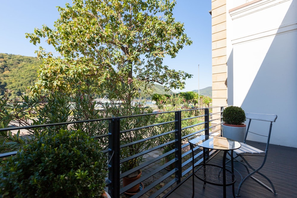 Suite, River View - Photo 31
