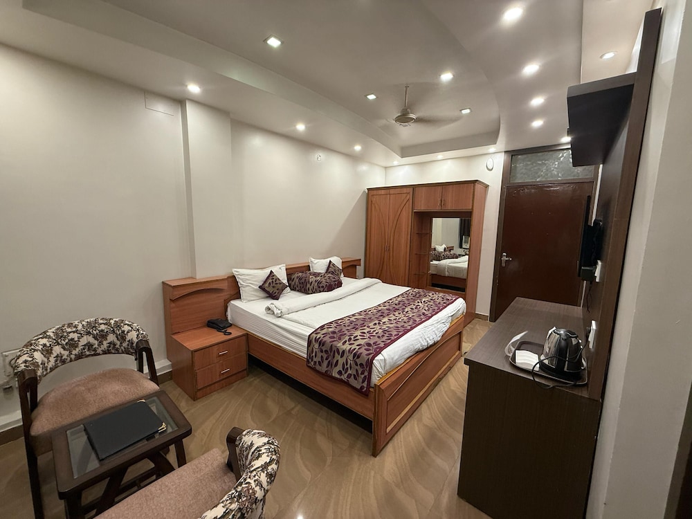 Superior Studio Suite, City View photo 3