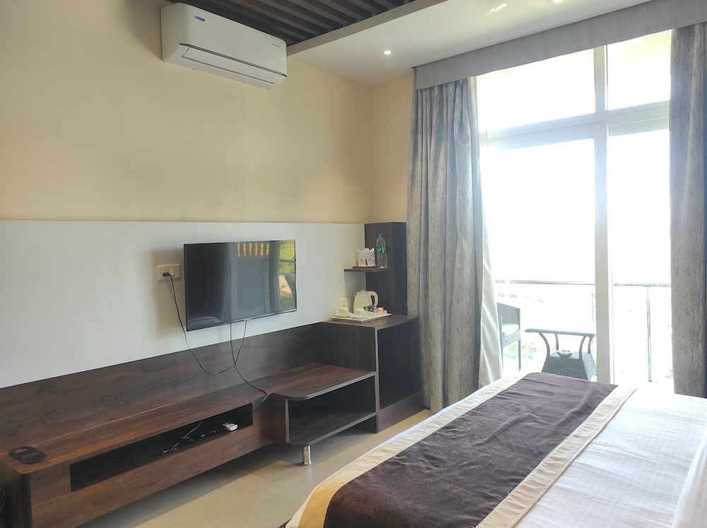 Suite - Photo 9
