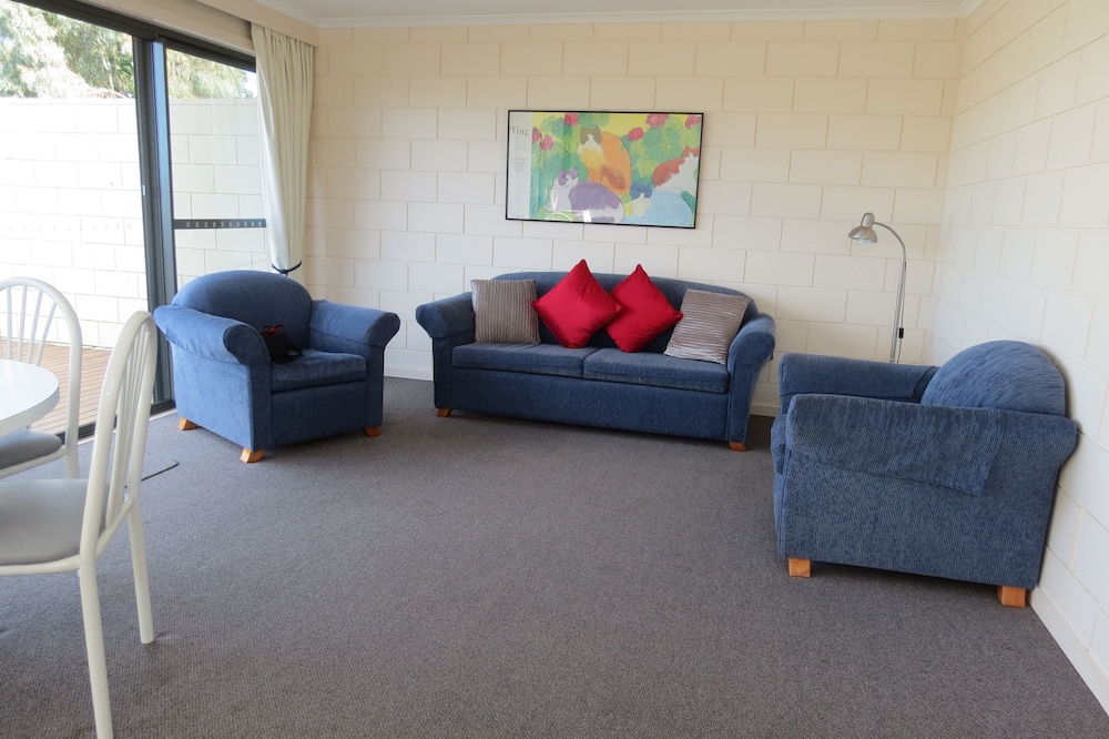 2 Bedroom Apartment photo 2