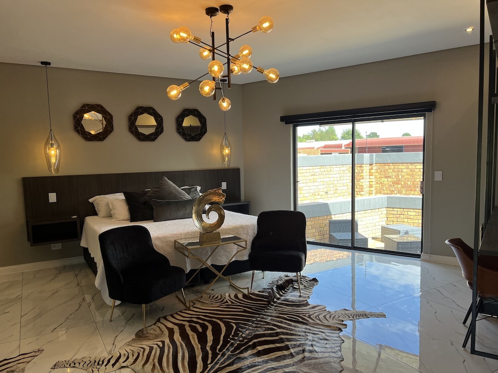 Honeymoon Suite photo 2