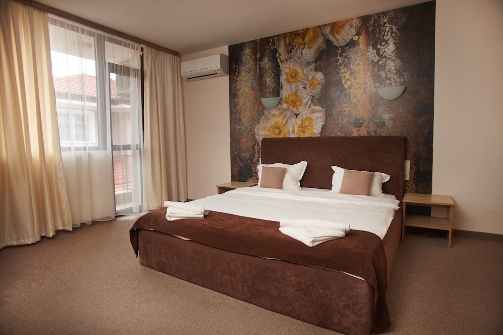 Classic Double Room, 1 King Bed, Non Smoking, Balcony