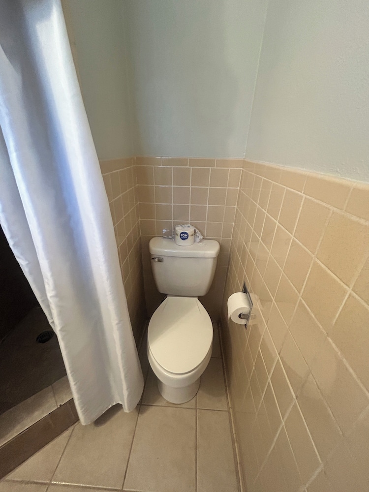 Room, 1 Queen Bed, Non Smoking - Photo 6
