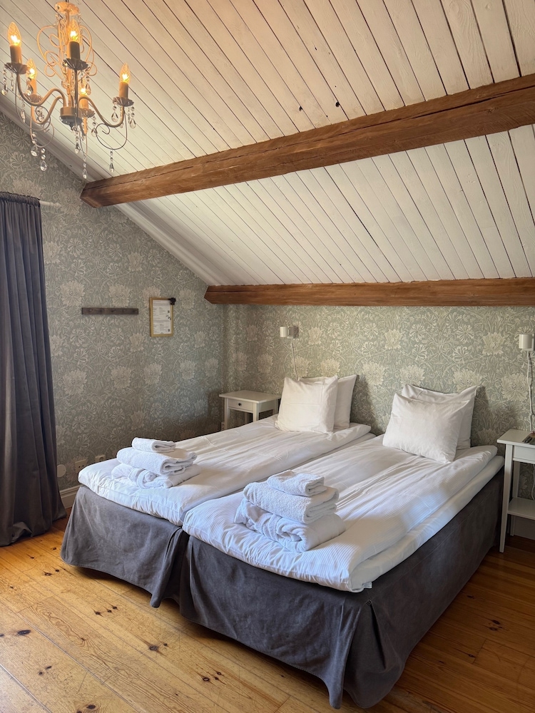 Family Room, 2 Bedrooms