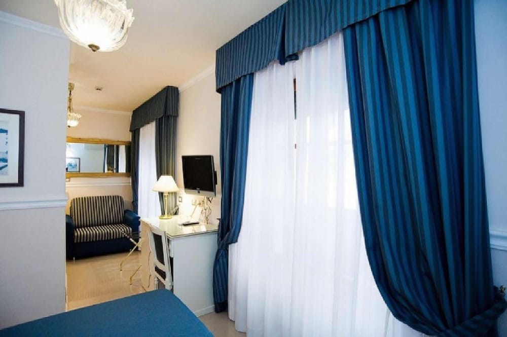 Deluxe Double Room - Photo 7
