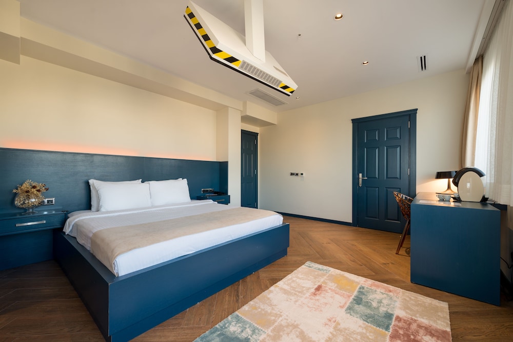 Suite (Connecting to Corner Suite Room) photo 3