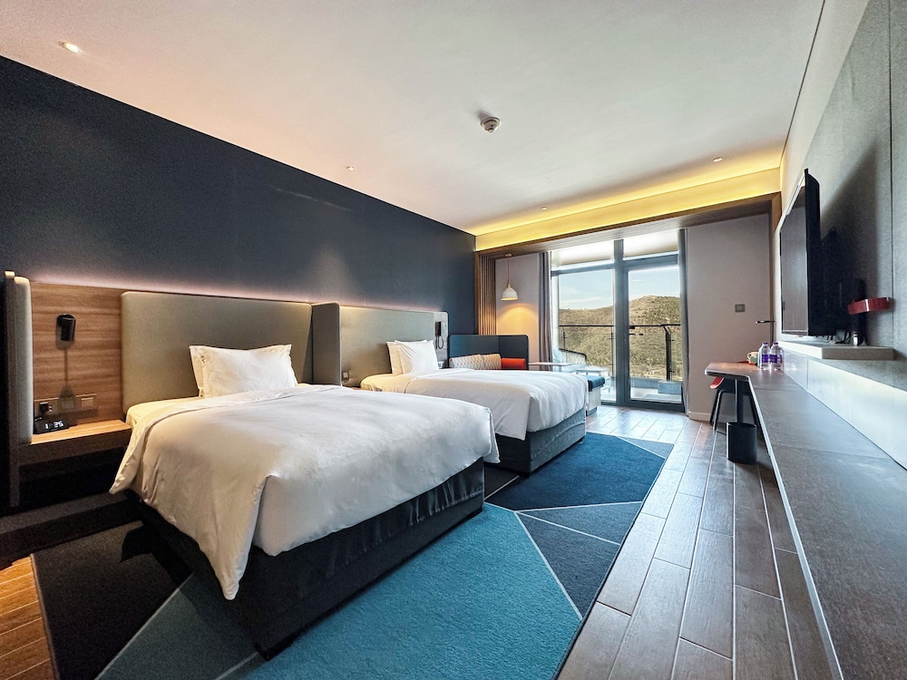 Standard Room, Multiple Beds - Photo 2