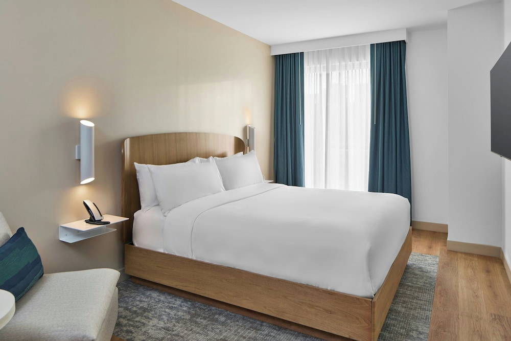 Suite, 1 Bedroom - Photo 3