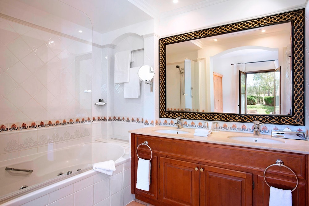 Room, 3 Bedrooms, Resort View - Photo 7