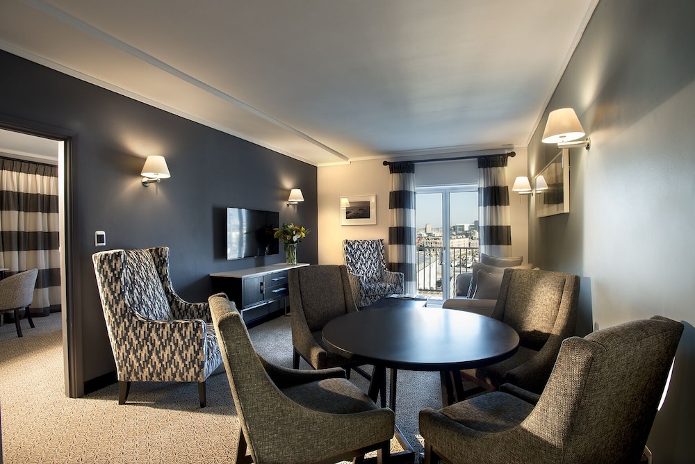 Suite - Photo 4