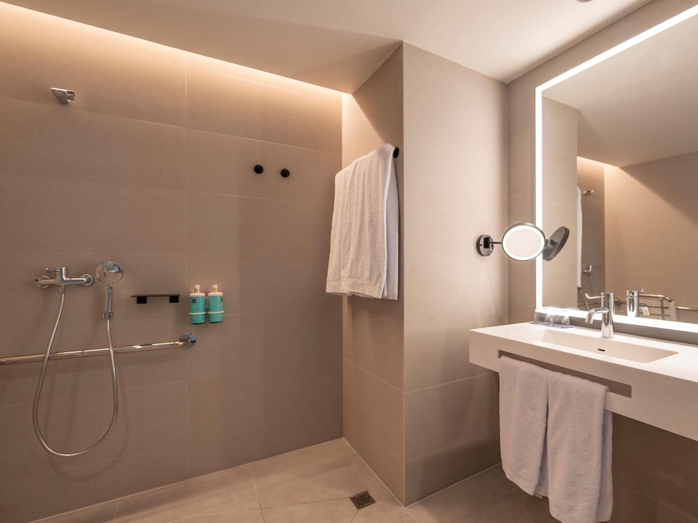 Superior Room, 1 Queen Bed, Accessible
