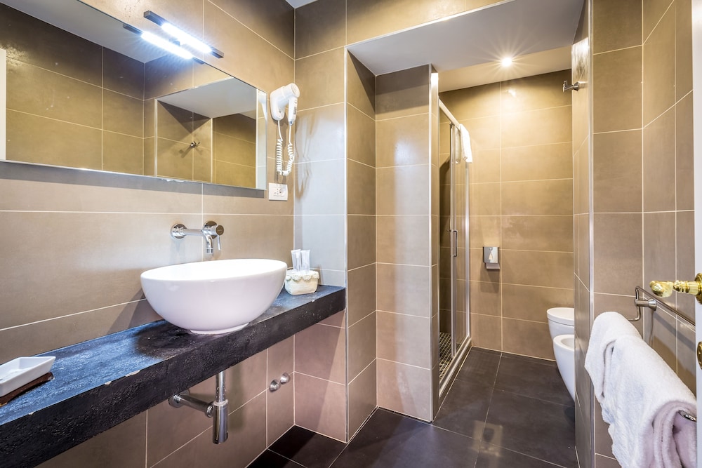 Standard Double Room - Photo 24