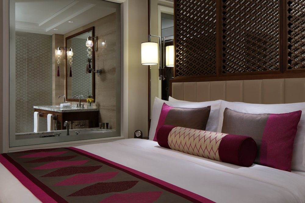 Luxury Room, 1 King Bed, City View photo 3