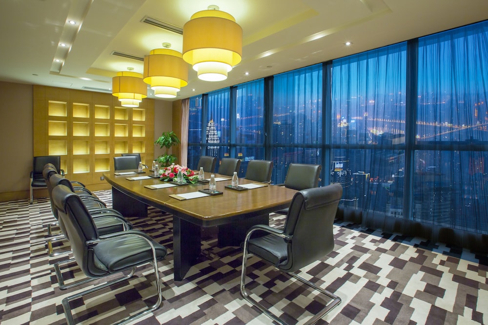 Executive Suite - Photo 9