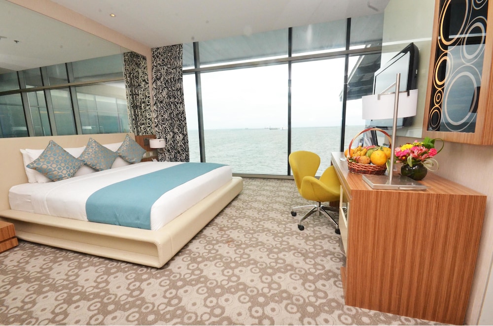 Bayview King Room - Photo 17