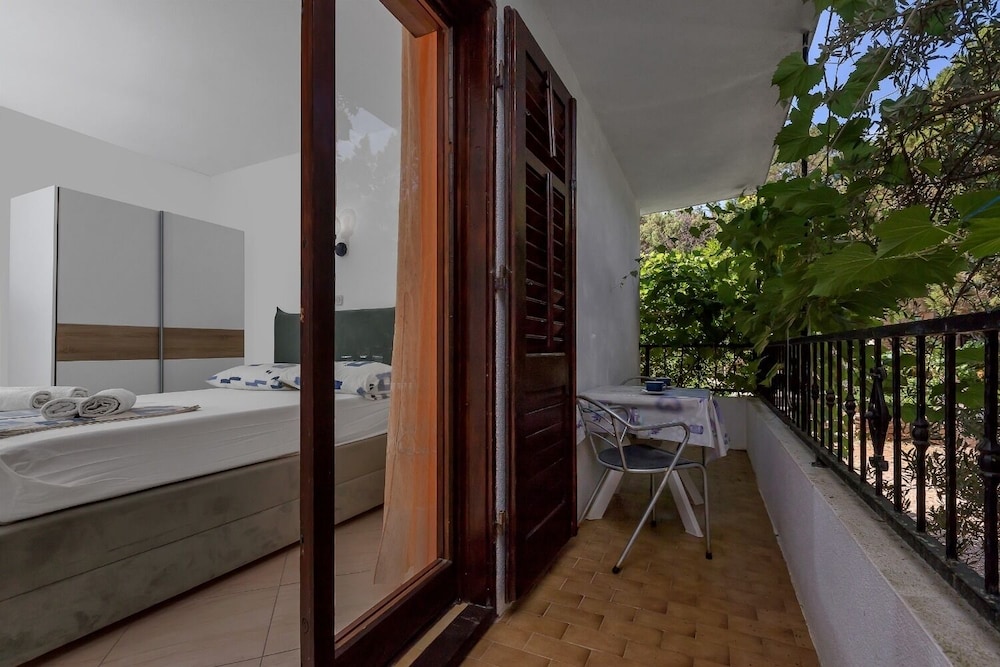 Studio (Nikola - 5 m from beach - SA(2+0)A) photo 1