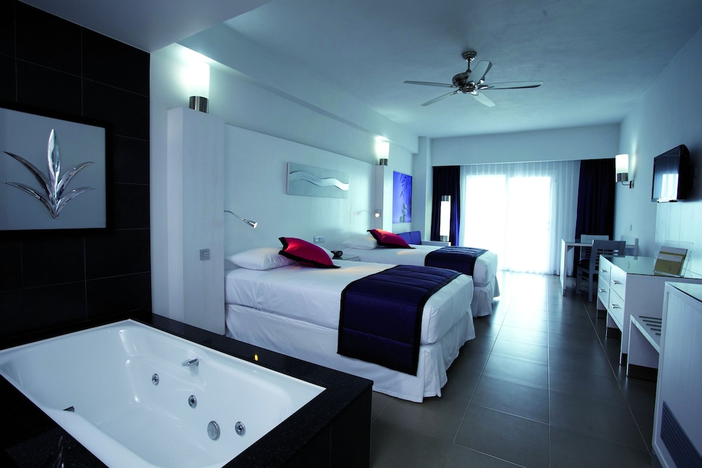 Junior Suite, Connecting Rooms, Ocean View (B2C-CA)