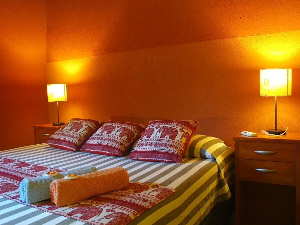 Double Room, 1 Queen Bed, Non Smoking, Shared Bathroom photo 2