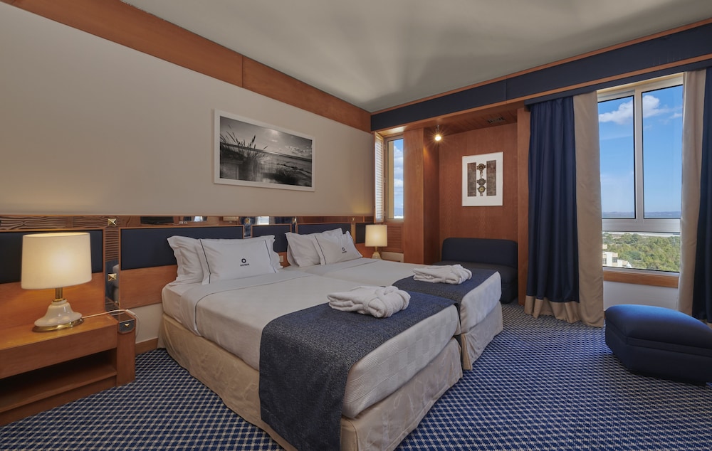 Twin Room, City View - Photo 3
