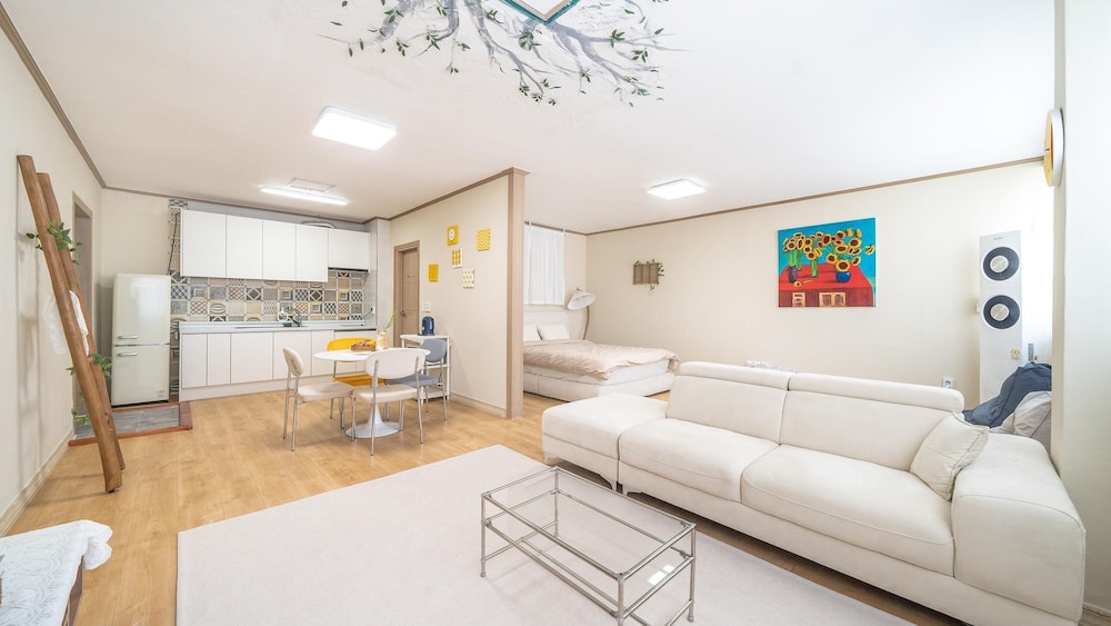 Basic Room, 1 Bedroom (Room 202) - Photo 1