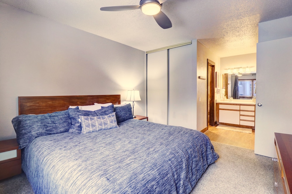 Condo, 2 Bedrooms photo 3