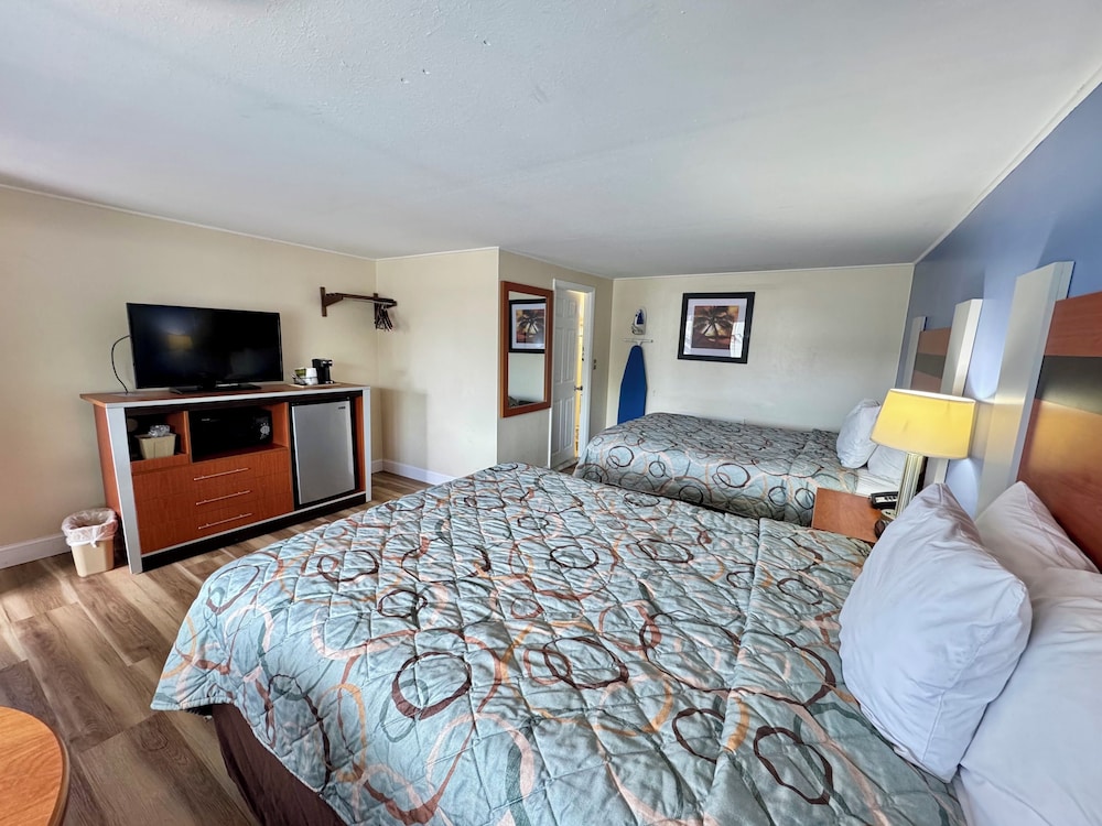 Room, 2 Queen Beds, Non Smoking - Photo 2