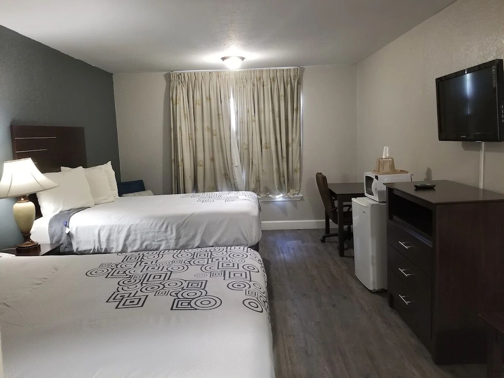 Room, 2 Double Beds, Non Smoking - Photo 5