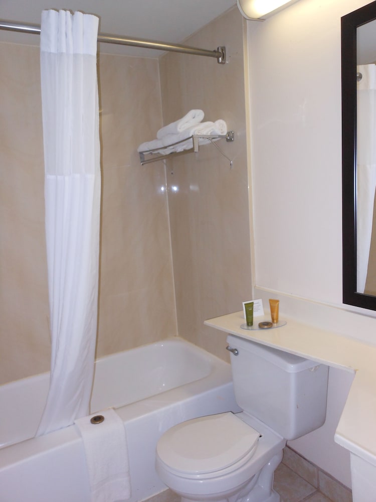 Room, Multiple Beds, Non Smoking - Photo 2